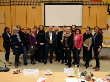 Landrat Stephan Pusch begrüßte die Frauen der regionalen Arbeitsgemeinschaft der kommunalen Gleichstellungsbeauftragten in der Wirtschaftsregion Aachen. Foto: Kreis Heinsberg