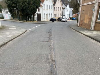 Dieser Straßenabschnitt auf der K 23 in Wegberg wird ab Montag, 3. Februar, saniert. Foto: Kreis Heinsberg