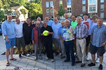 Mitglieder des Kurses "Sport zur Gesunderhaltung für Männer" feierten ihr 60-jähriges Bestehen