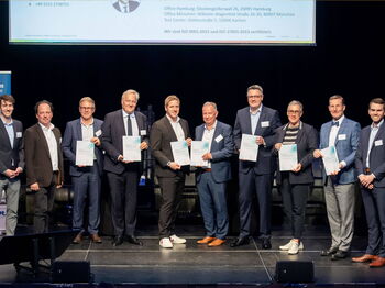 Übergabe des Abschlussberichts der Wasserstoffroadmap an die Vertreterinnen und Vertreter des Regionenverbunds AachenPlus. Foto: Heike Lachmann, IHK Aachen