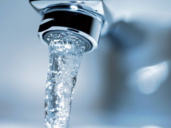 Trinkwasser. Foto: iStock/aristotoo