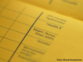 In diesem Alter stehen wichtige Auffrischungsimpfungen und die HPV-Impfung an. Foto: iStock/Imagesines