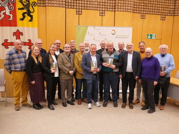 Bei der Vorstellung des Heimatkalenders 2026 dankte Landrat Stephan Pusch den Autorinnen und Autoren sowie Verantwortlichen. Foto: Kreis Heinsberg