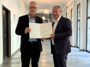 Der Austausch zwischen Gregor Lange (l.) und Stephan Pusch diente zugleich dem persönlichen Kennenlernen und der Vertiefung der Zusammenarbeit zwischen der Bezirksregierung Köln und dem Kreis Heinsberg. Foto: BR Köln