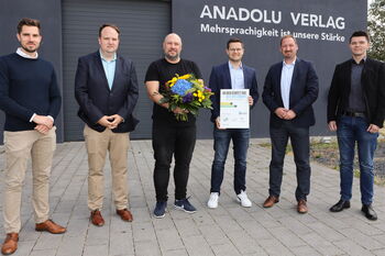 v.l.n.r. Johannes Ludwigs (Abteilungsleiter Roll-Out Management State-Aid NRW), Adrian Cherek (Projektmanager Bau Fördergebiete), Tolga Celik (Anadolu Schulbuchverlag GmbH), Michael Eßer (Gigabitkoordinator Kreis Heinsberg), Philipp Schneider (Allg. Ver