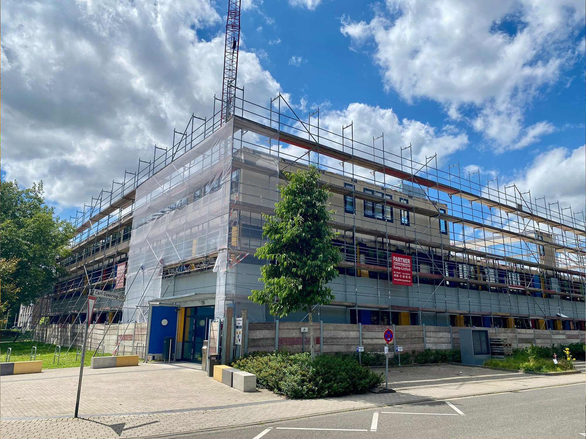 Das Gebäude der Janusz-Korczak-Schule an der Siemensstraße in Heinsberg wird in den Sommerferien 2024 aufgestockt. Foto: Kreis Heinsberg