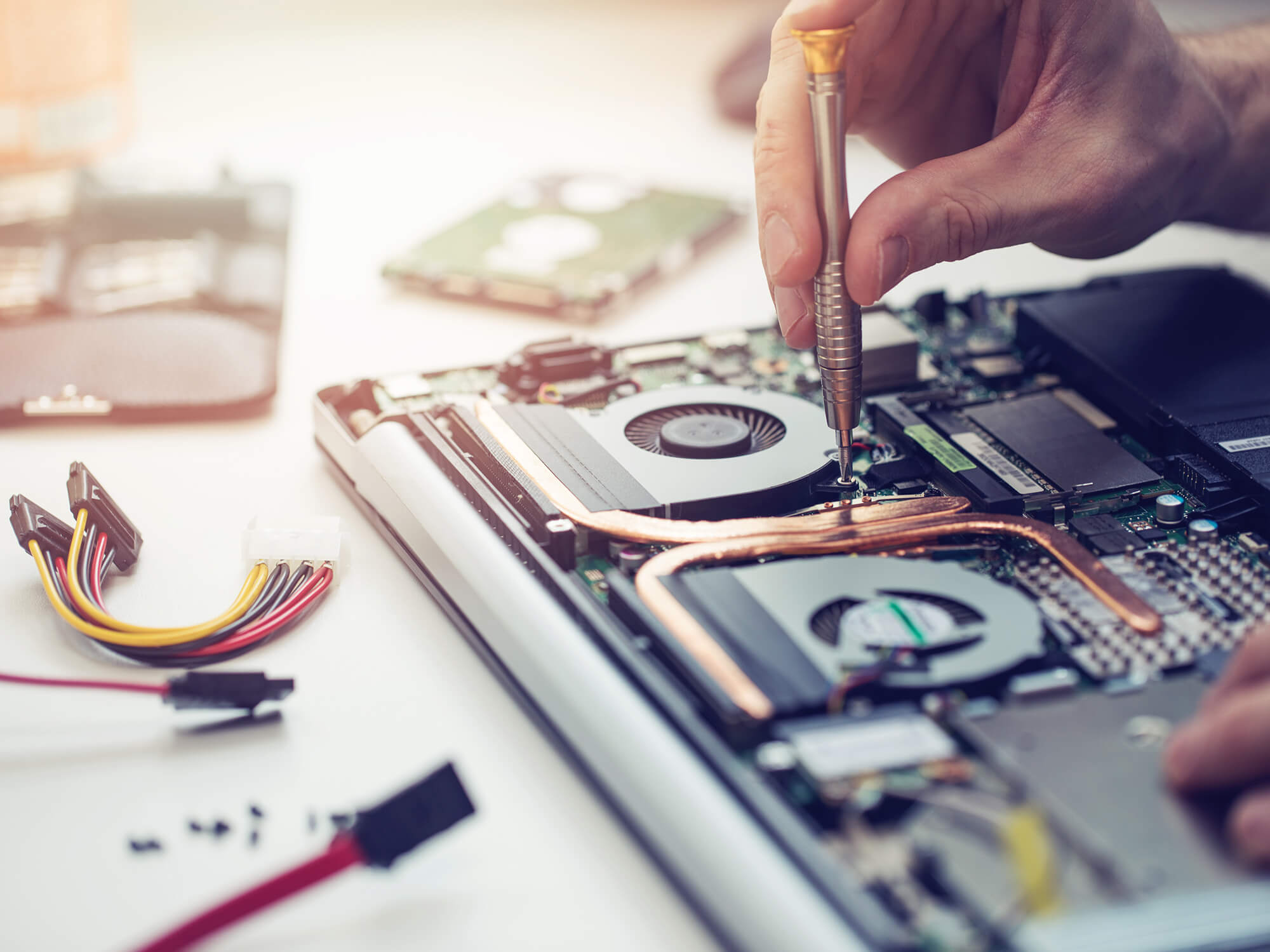 Alle Repaircafés im Kreis Heinsberg finden einmal monatlich jeweils an Samstagen statt. Genaue Orte und Termine sowie die entsprechenden Ansprechpartner erhalten Sie unter abfallwirtschaft@kreis-heinsberg.de. Foto: iStock/Ronstik