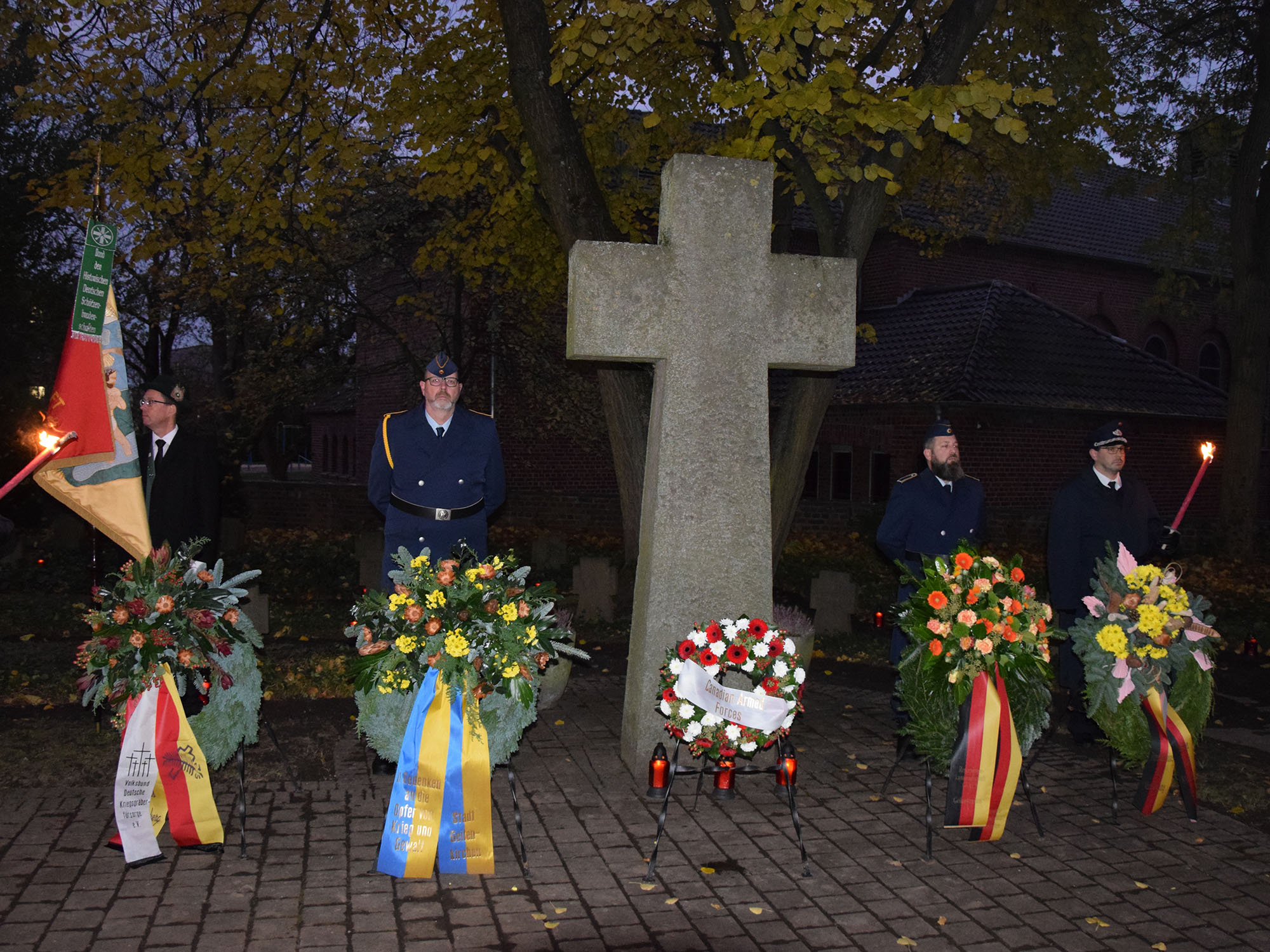 Kranzniederlegung zur Gedenkfeier am Volkstrauertag; Foto: Kreis Heinsberg
